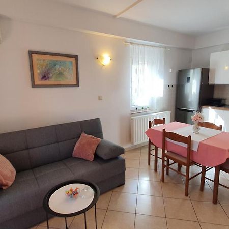Apartment Nevenka Крк Екстер'єр фото
