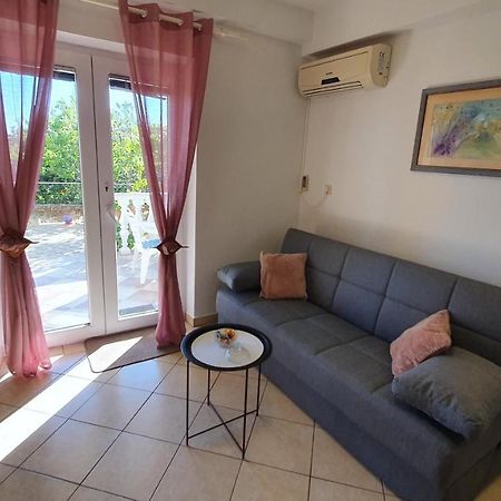 Apartment Nevenka Крк Екстер'єр фото