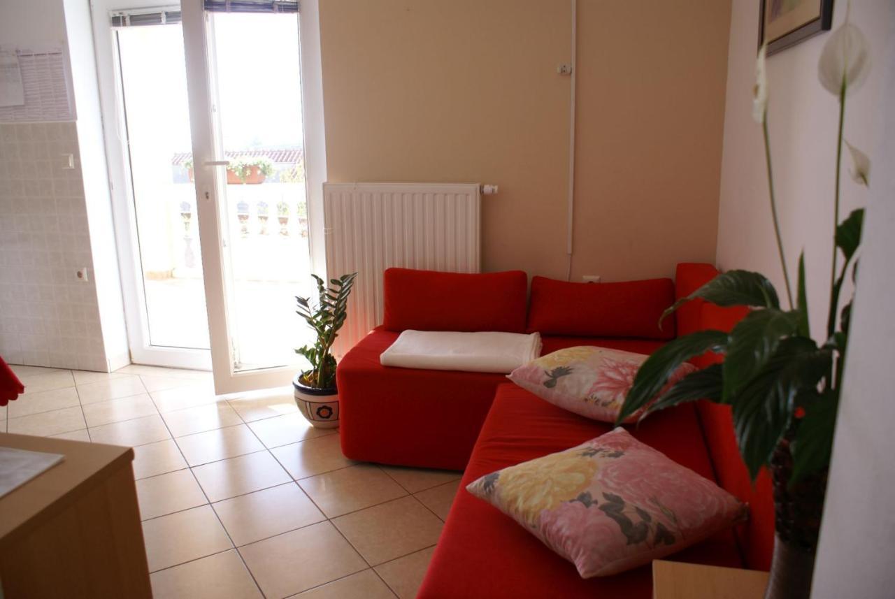 Apartment Nevenka Крк Екстер'єр фото