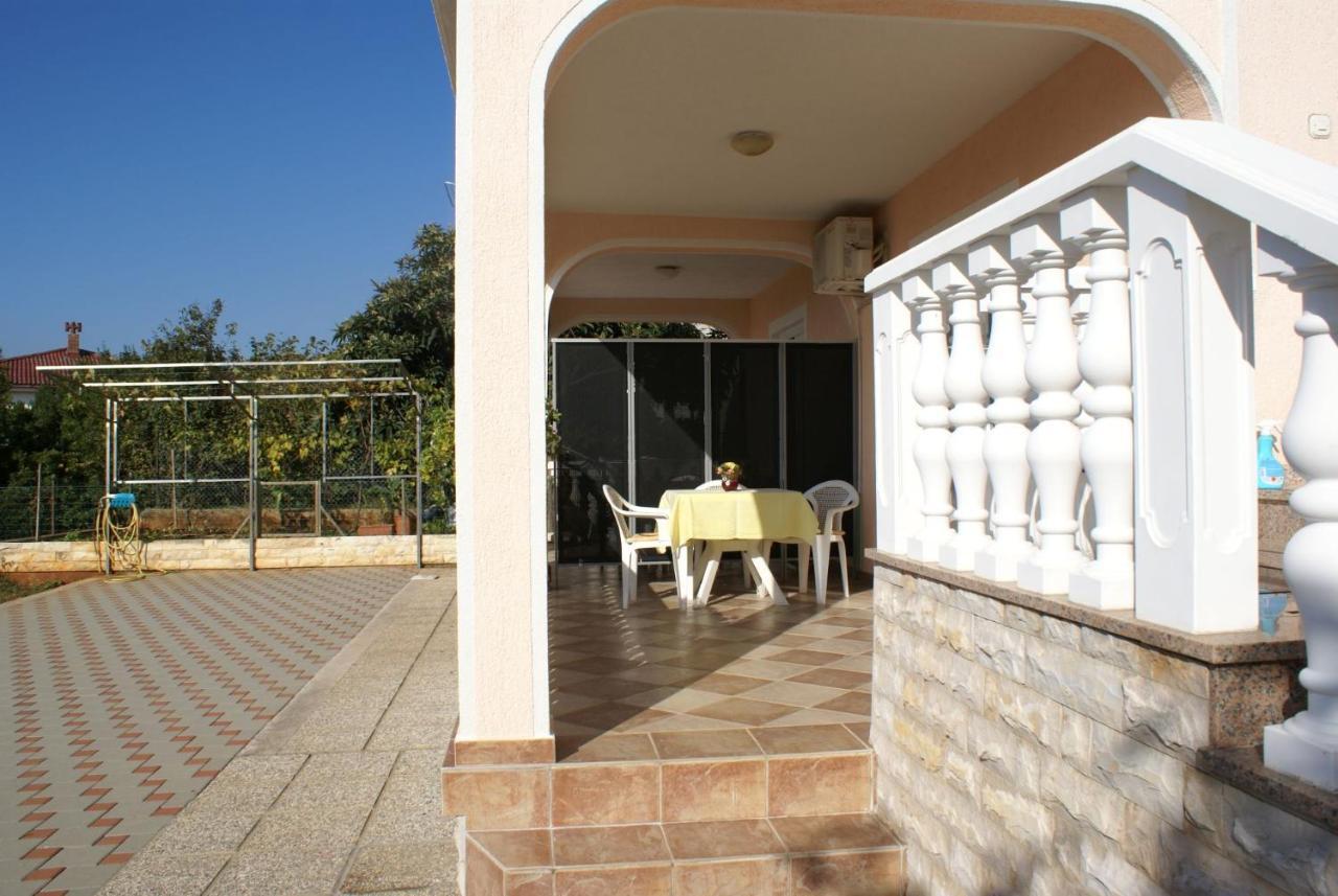 Apartment Nevenka Крк Екстер'єр фото