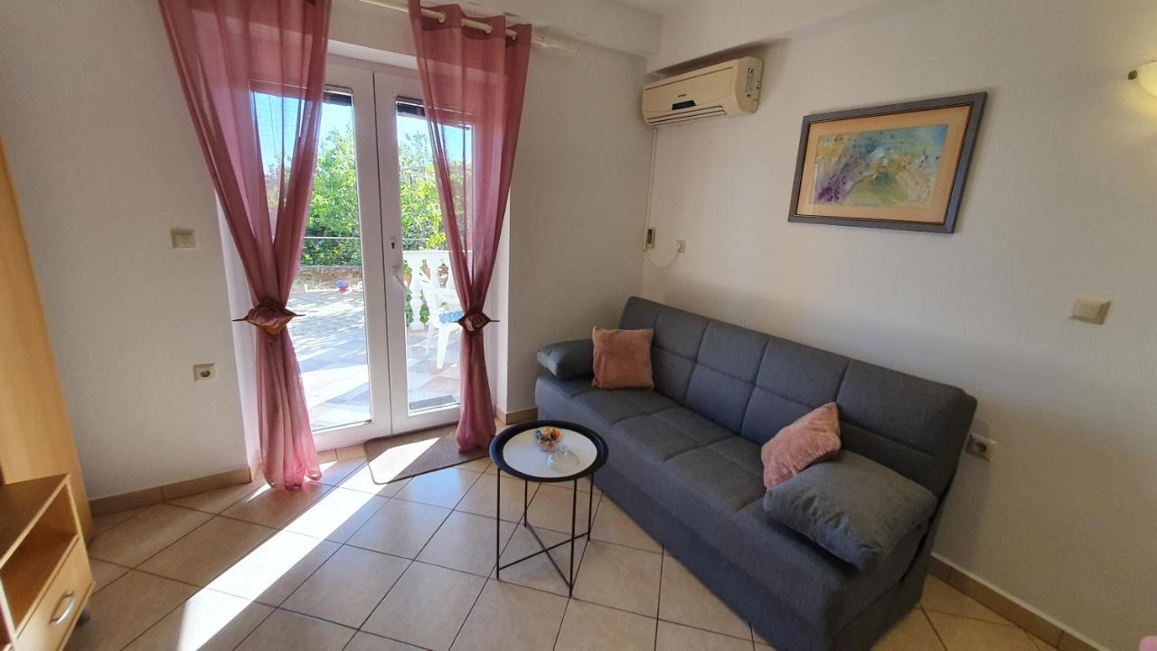 Apartment Nevenka Крк Екстер'єр фото