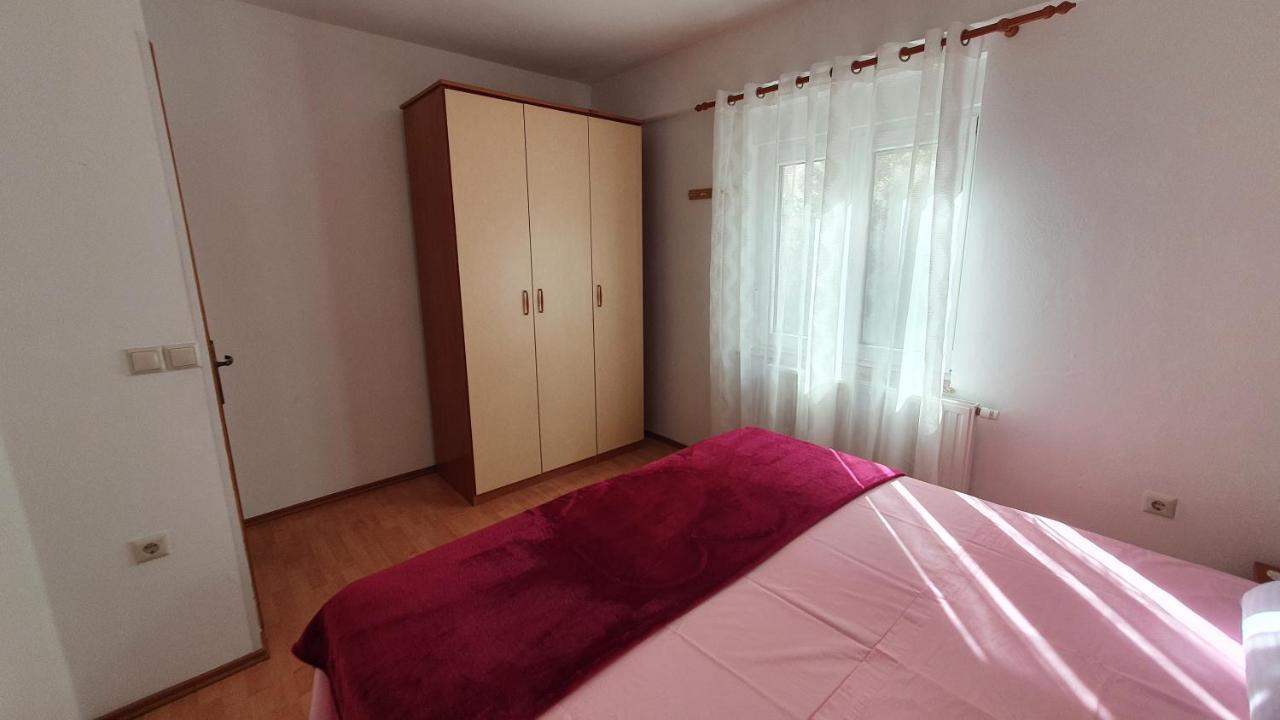 Apartment Nevenka Крк Екстер'єр фото