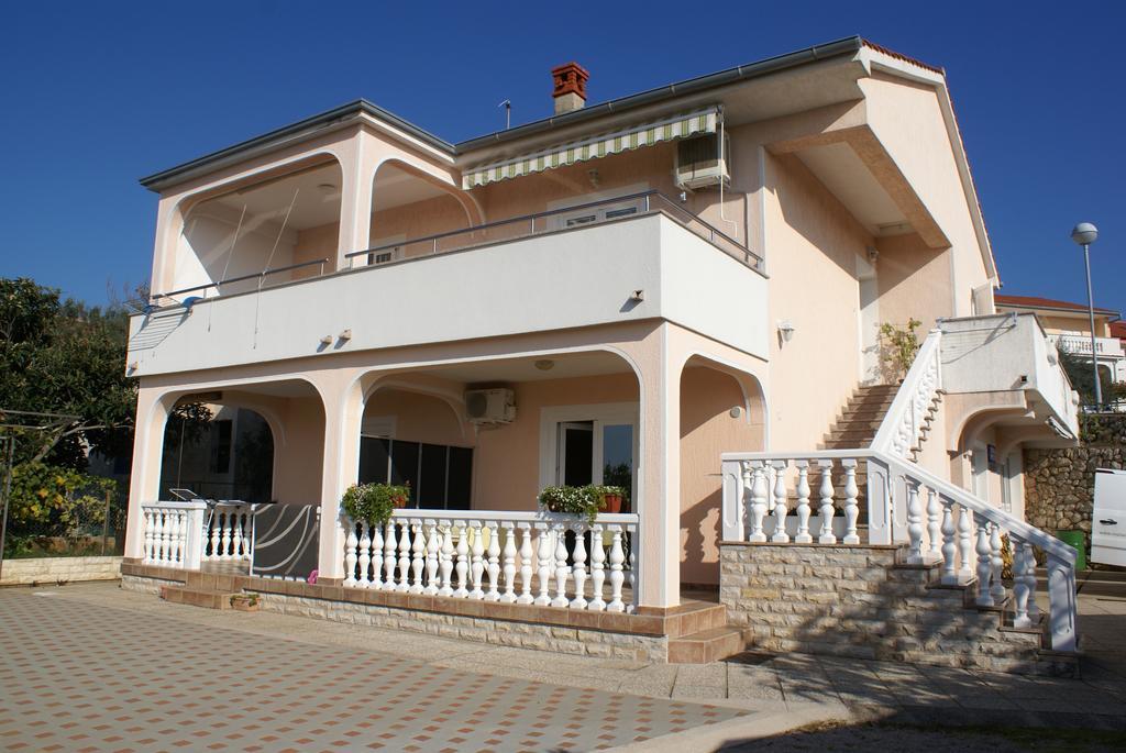 Apartment Nevenka Крк Екстер'єр фото